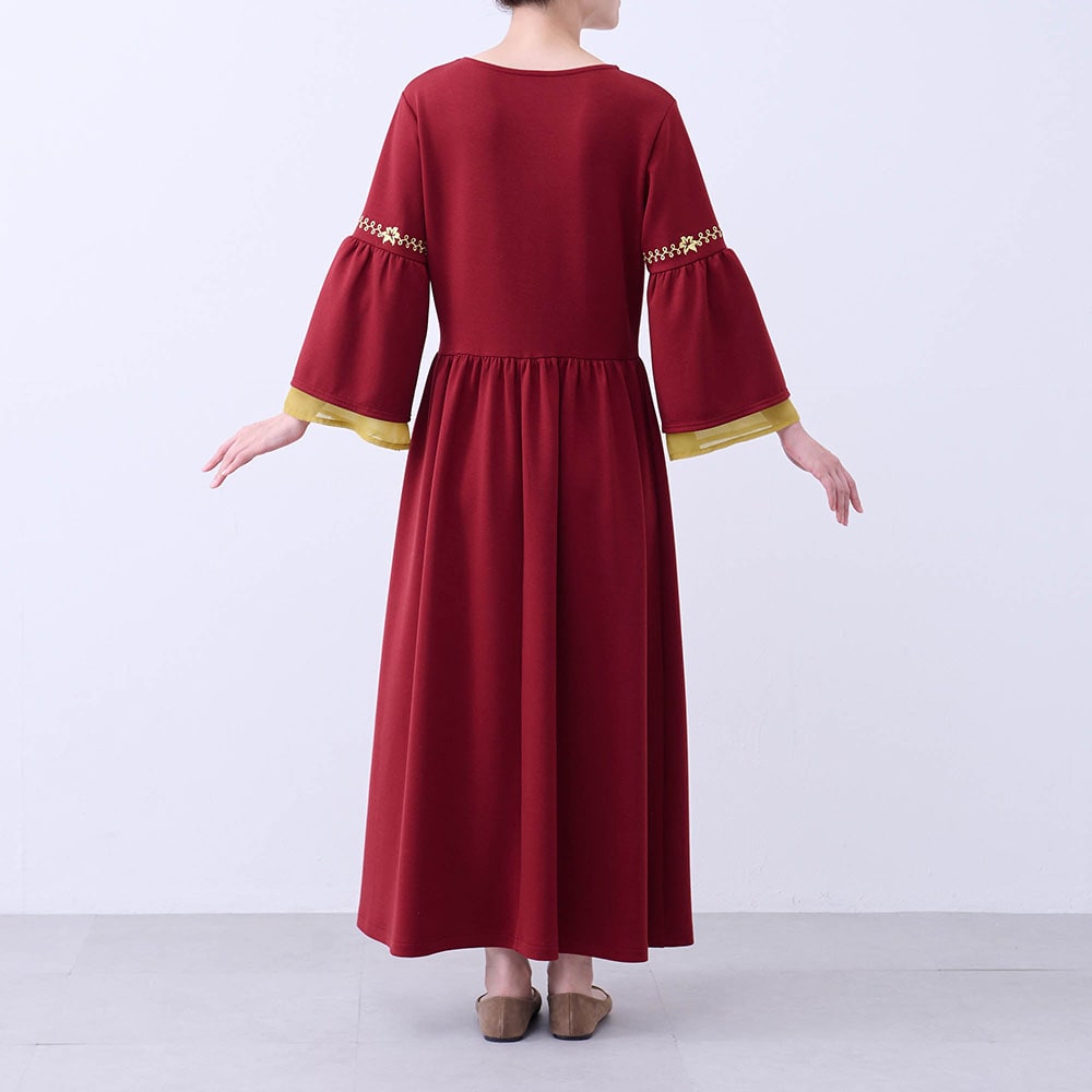 モデル身長168cm／M ※写真は撮影用のため袖丈+2cm・身丈+8cmになります。