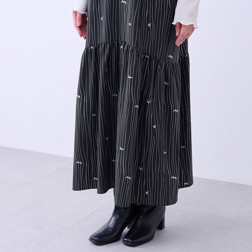 ゆったりとしたAラインフォルムで体のラインを拾いにくい