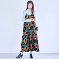 モデル身長167cm／M ※写真は撮影用のため総丈+8cm（裾切替までで5cm、切替下で3cm）