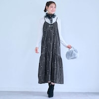 モデル身長167cm／M ※写真は撮影用のため総丈+8cm（裾切替までで5cm、切替下で3cm）