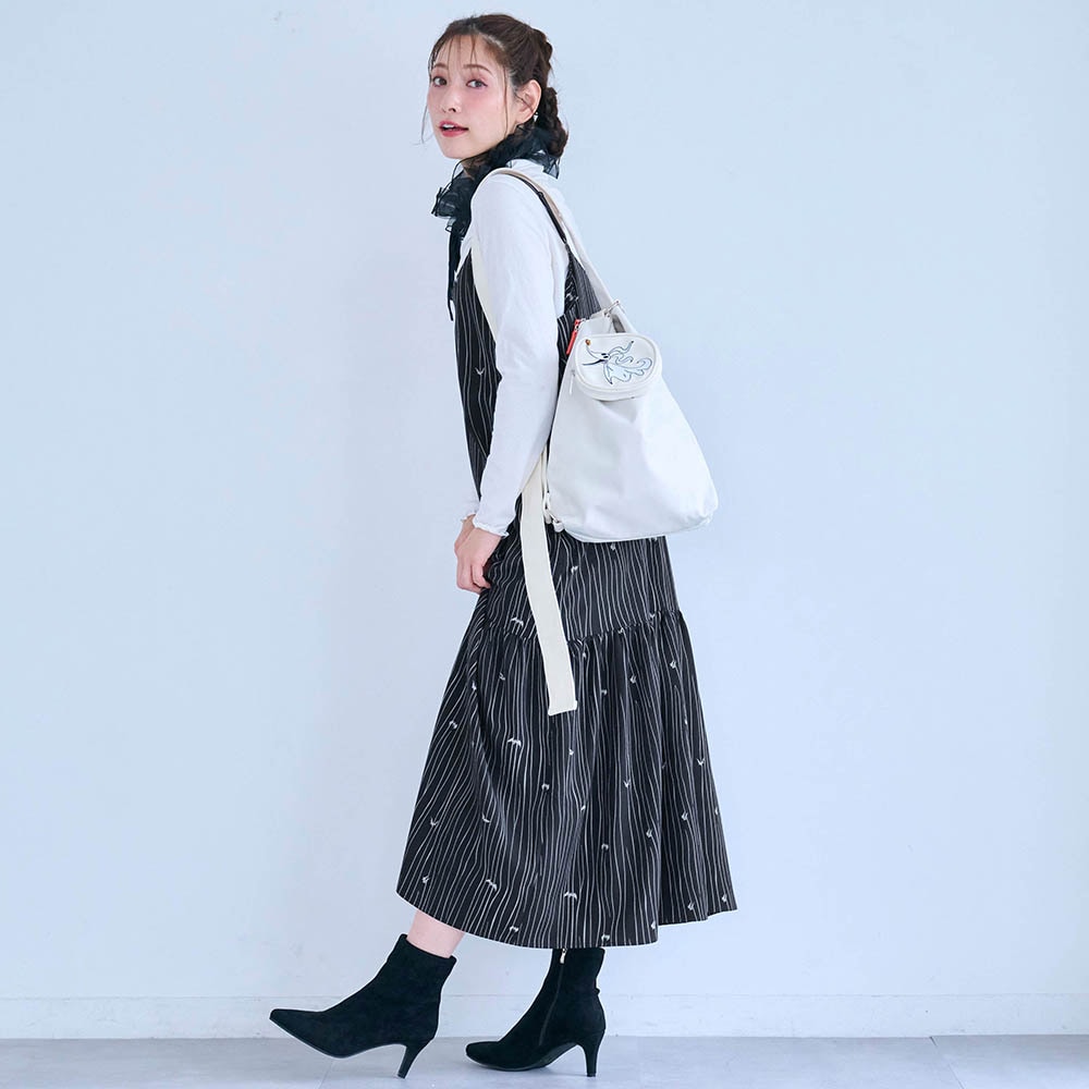 モデル身長168cm／M ※写真は撮影用のため総丈+8cm（裾切替までで5cm、切替下で3cm）
