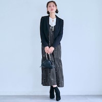 モデル身長168cm／M ※写真は撮影用のため総丈+8cm（裾切替までで5cm、切替下で3cm）