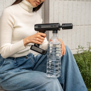 ペットボトルを装着するだけの完全ワイヤレス