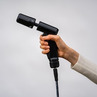 手に馴染む軽さで、長時間の作業でも快適に使えます