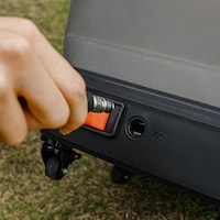 キャスターはロック機能付き