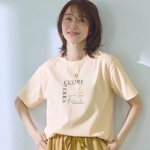 ゆったりシルエットの刺繍プリントTシャツ