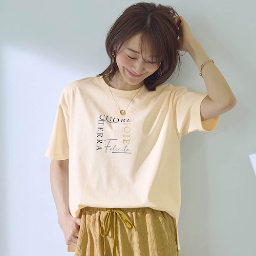 ゆったりシルエットの刺繍プリントTシャツ