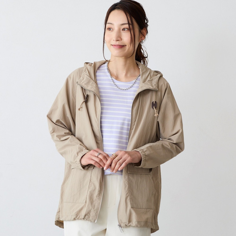 ベージュ