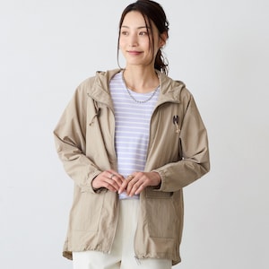 ベージュ