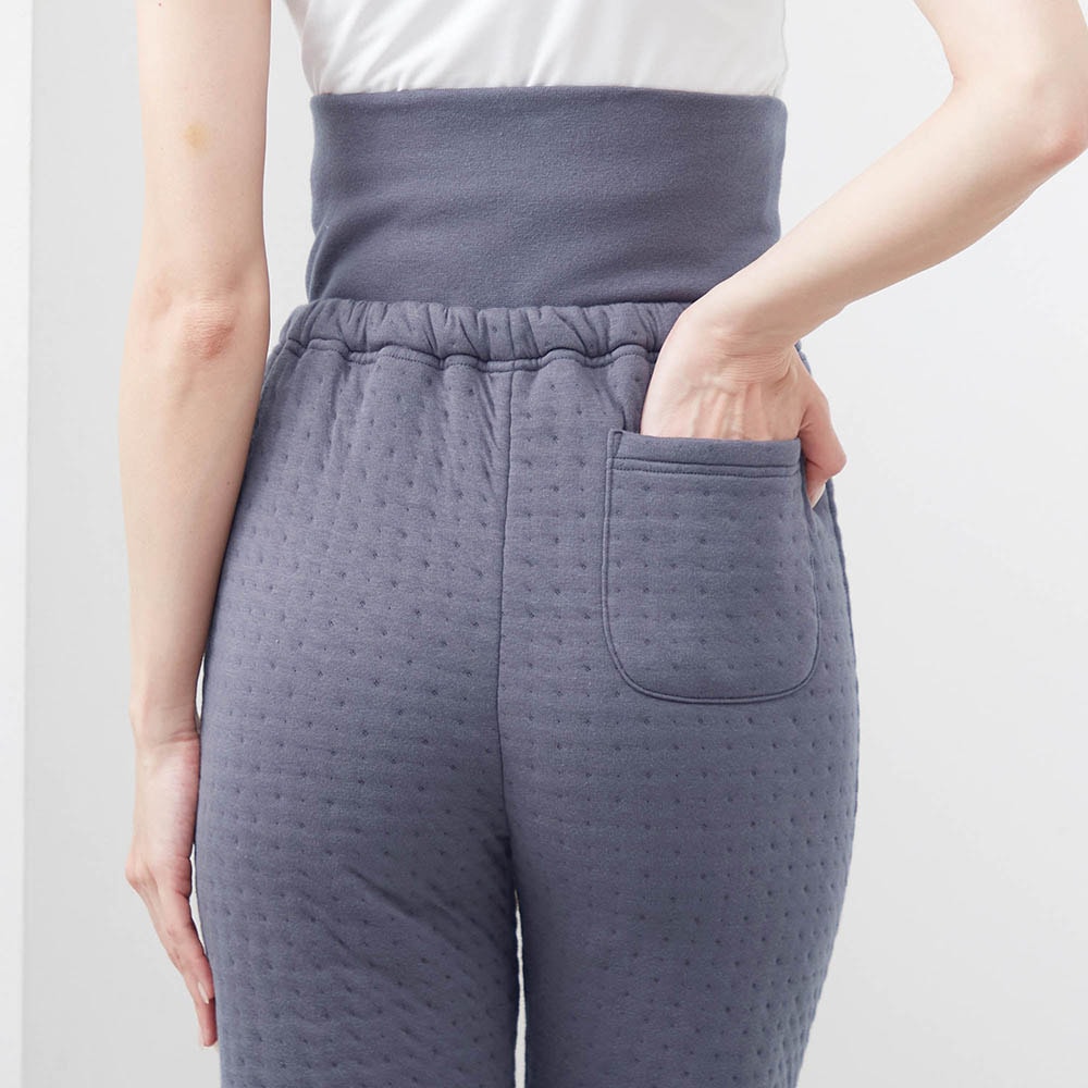 パンツの右後ろには便利なポケット付き