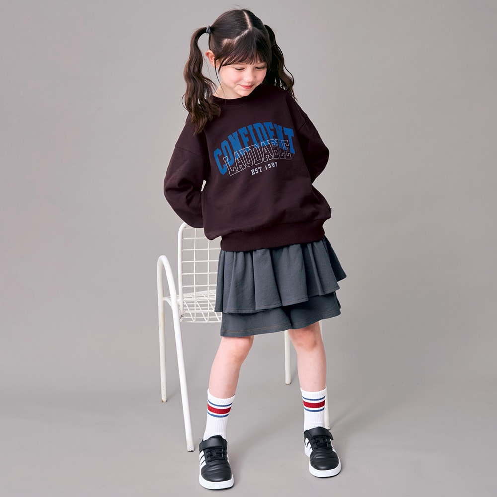 ダークブラウン（カレッジロゴ）／モデル身長131cm・サイズ130