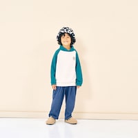 サンドベージュ×ブルーグリーン／モデル身長110cm 、110サイズ着用
