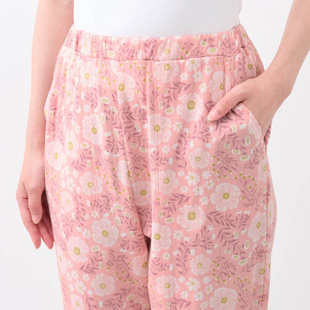 ウエスト総ゴム仕様で着心地快適