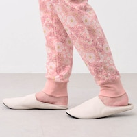 パンツ裾もリブ仕様で寝ている時にずり上がりにくく、寝冷え防止にも