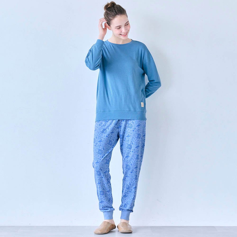 ブルー系（刺繍のようなお花畑）　モデル身長174cm／Ｍ ※写真は撮影用のため股下+4cm