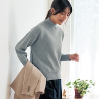 ライトグレー
