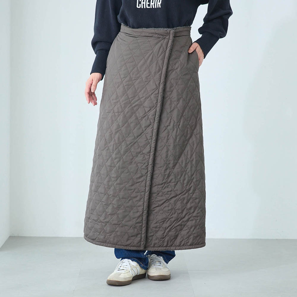 カーキ