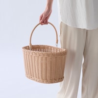 持ち運びに便利な取っ手付き