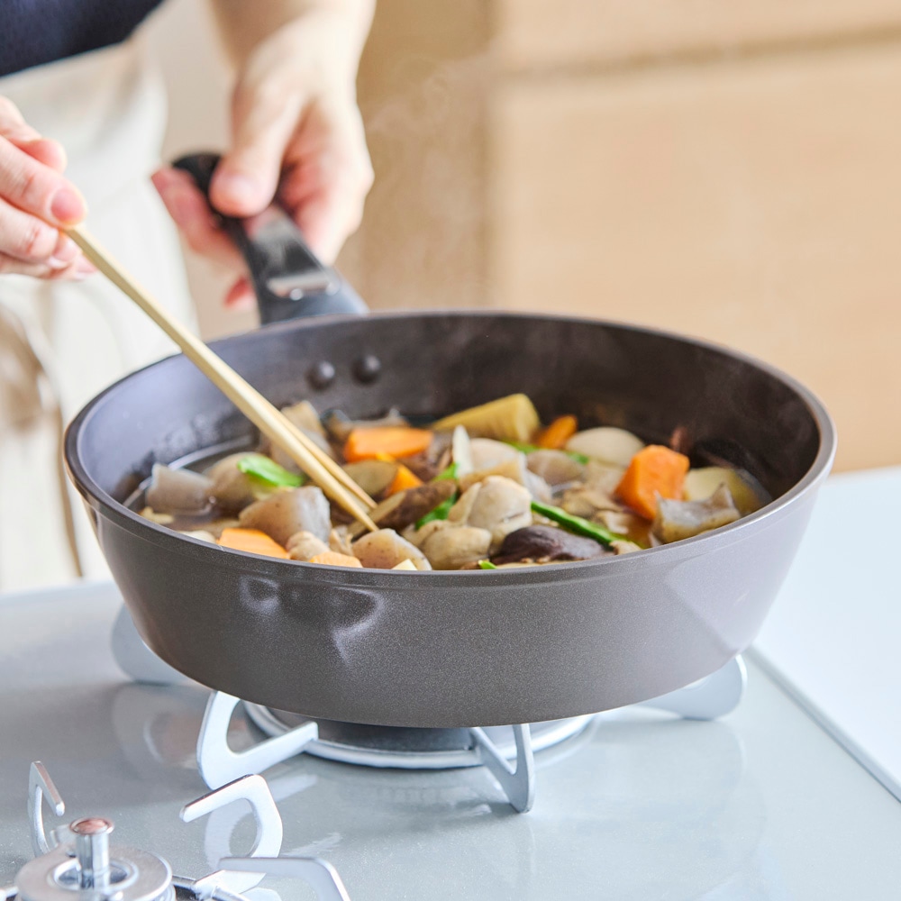 深めなので煮物料理にも