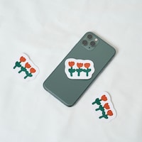 スマホケースに挟んだり、お好きな場所に貼ったりして楽しめます