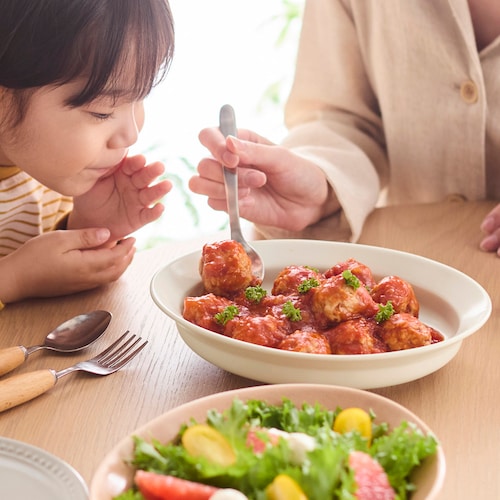 ビュッフェ形式の提案！すくいやすいオーバル大皿「９ジネヨ」 【食洗機対応】
