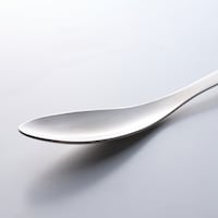 細く薄く仕上げることで口抜け感の良さを実現