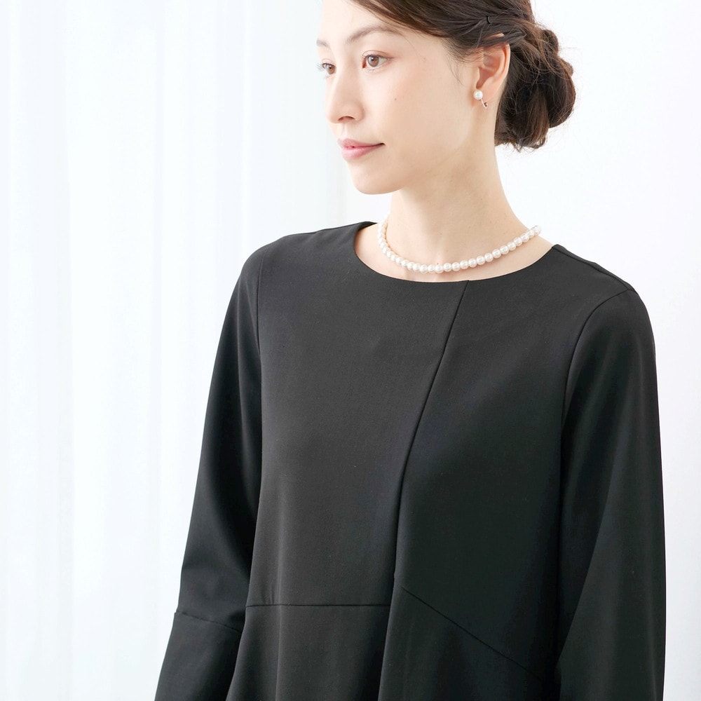 アシンメトリーに切り替えたペプラムデザイン