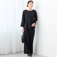 黒でまとめたブラックフォーマルスタイル
