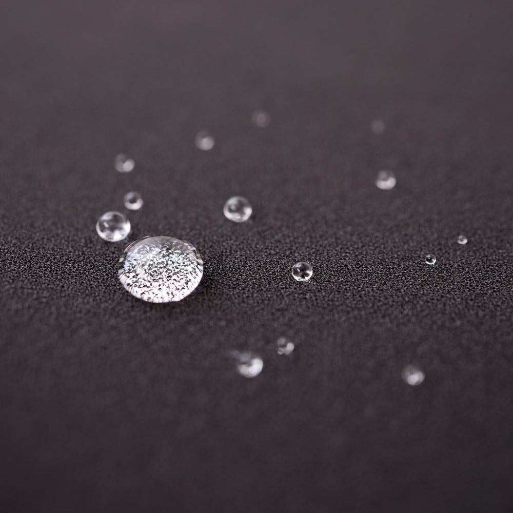 便利な撥水加工素材を使用