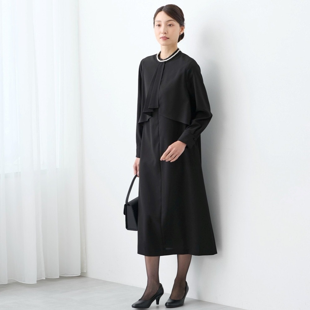 黒でまとめたブラックフォーマルスタイル