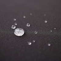 便利な撥水加工素材を使用