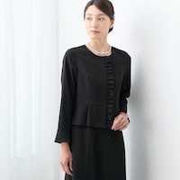 ジャケットを着用したように見える「アンサンブル風」デザイン