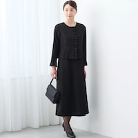 黒でまとめたブラックフォーマルスタイル