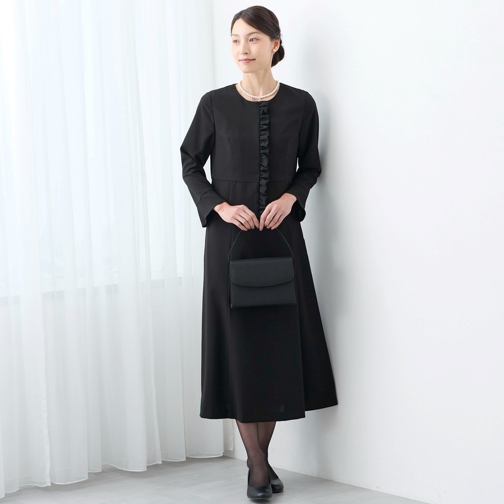 黒でまとめたブラックフォーマルスタイル