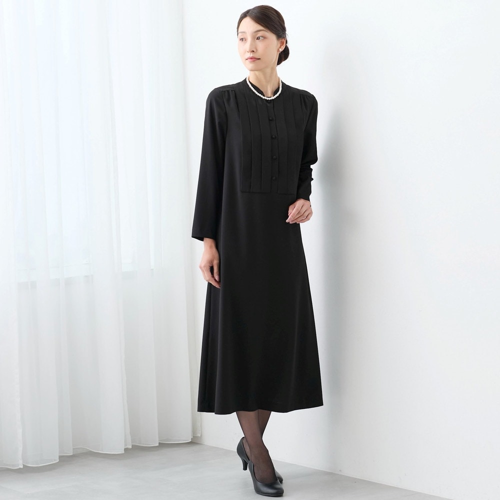 黒でまとめたブラックフォーマルスタイル