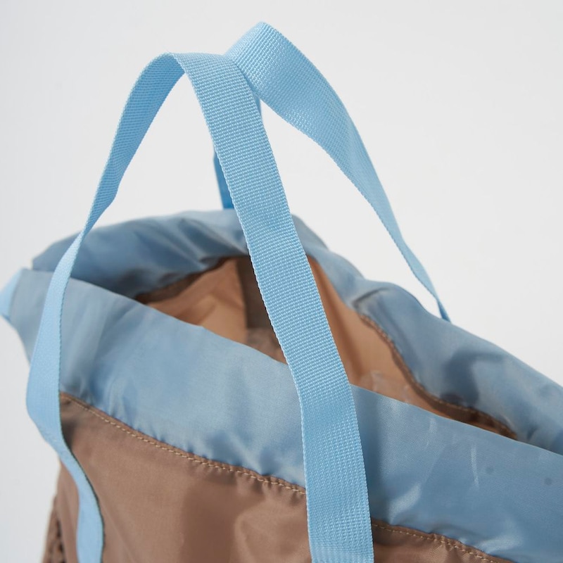 サンドベージュ