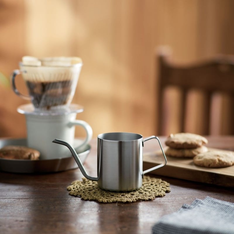 お湯を入れても軽いので、注ぐときの細かな角度調整がしやすい