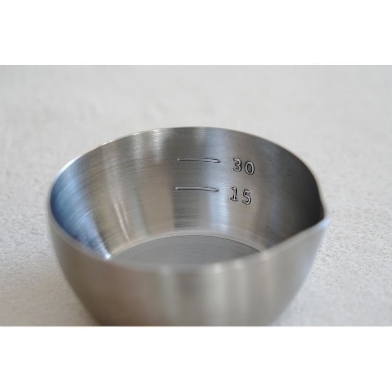 縁は丸まっていないので、洗いやすくよごれがたまりにくい