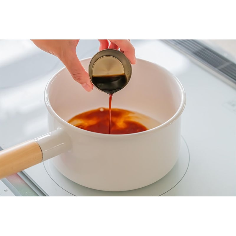 注ぎ口がついているから、混ぜた後に流し込みもしやすい