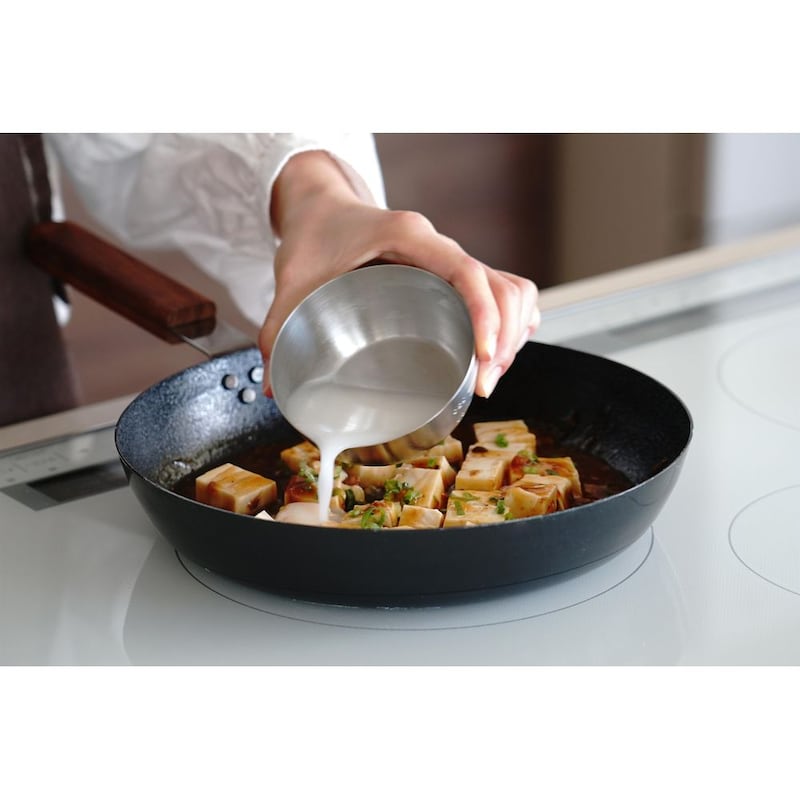 8(大サイズ)：お玉の受け皿や水溶き片栗粉をつくる際に便利。120mlまでの容量を計れます