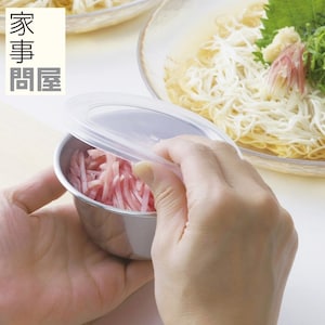 なかなか使い切れない薬味を、刻んだ状態で入れてそのまま冷蔵庫で保存できます。