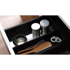 一番小さい「保存缶 5」は、引き出しにすっきり収まります