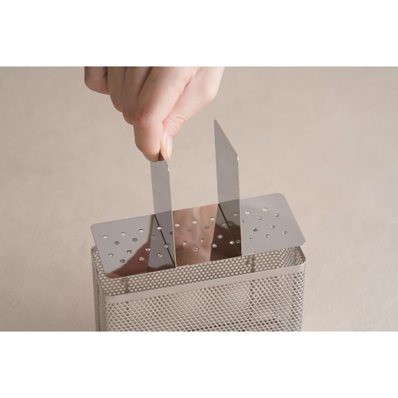 仕切りの底板は取り外して洗えるため衛生的