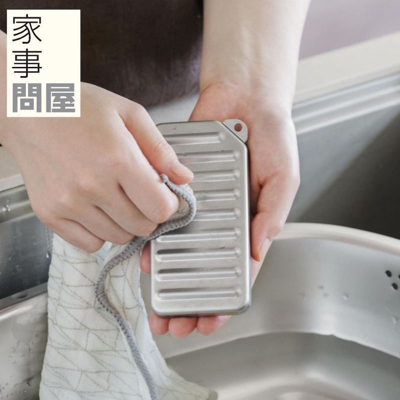 シンクでふきんを洗ったり、洗濯機に入れる前の予洗いに便利な洗濯板