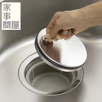 シリコーン付きで、キッチンの丸型排水口の隙間にフィットする水止めキャップ