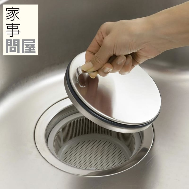 シリコーン付きで、キッチンの丸型排水口の隙間にフィットする水止めキャップ