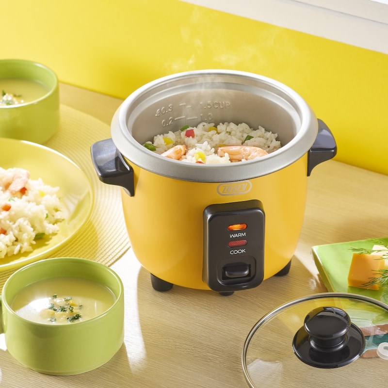 コンパクトサイズでテーブルの上を圧迫しにくく、食卓でご飯がよそえる