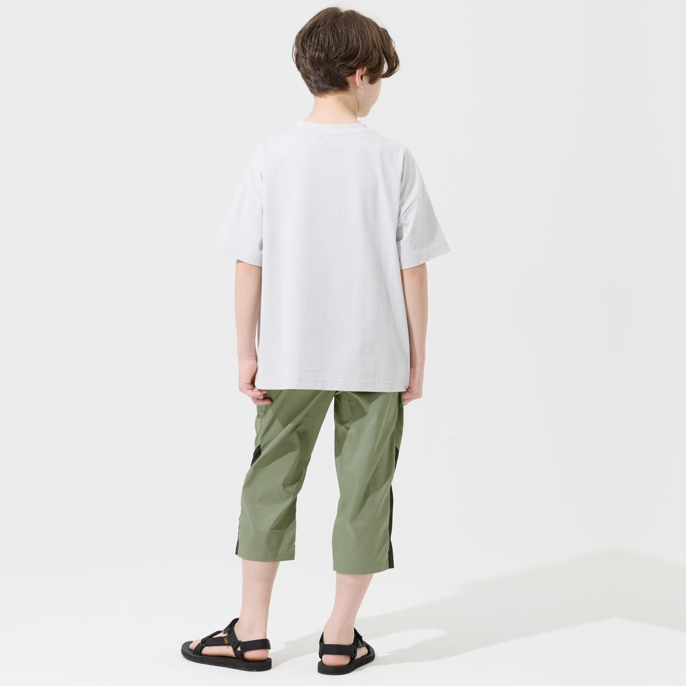 オリーブグリーン