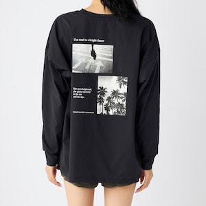 背面／長袖Tシャツ（ブラック×カーキ）