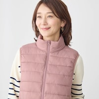 首元まで包み込むスタンドカラー